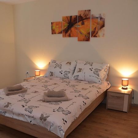 Apartment Marija Sremska Mitrovica Esterno foto