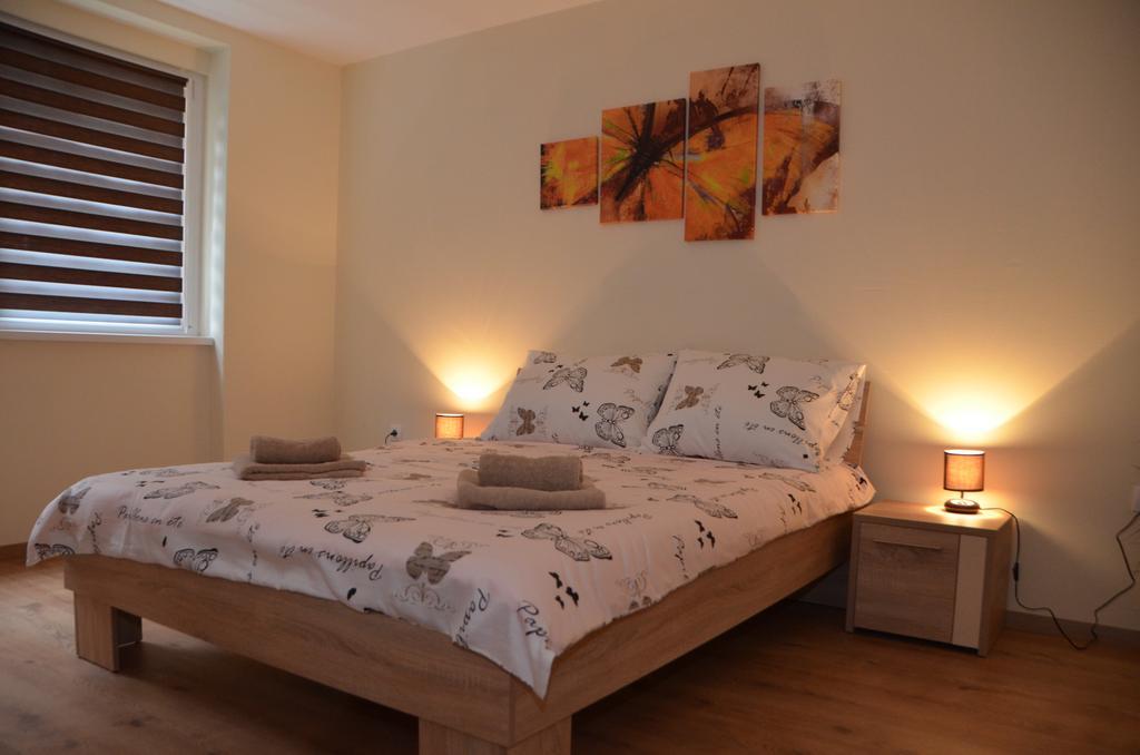 Apartment Marija Sremska Mitrovica Esterno foto
