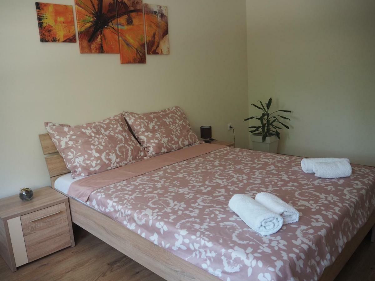 Apartment Marija Sremska Mitrovica Esterno foto