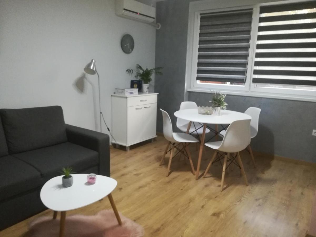 Apartment Marija Sremska Mitrovica Esterno foto